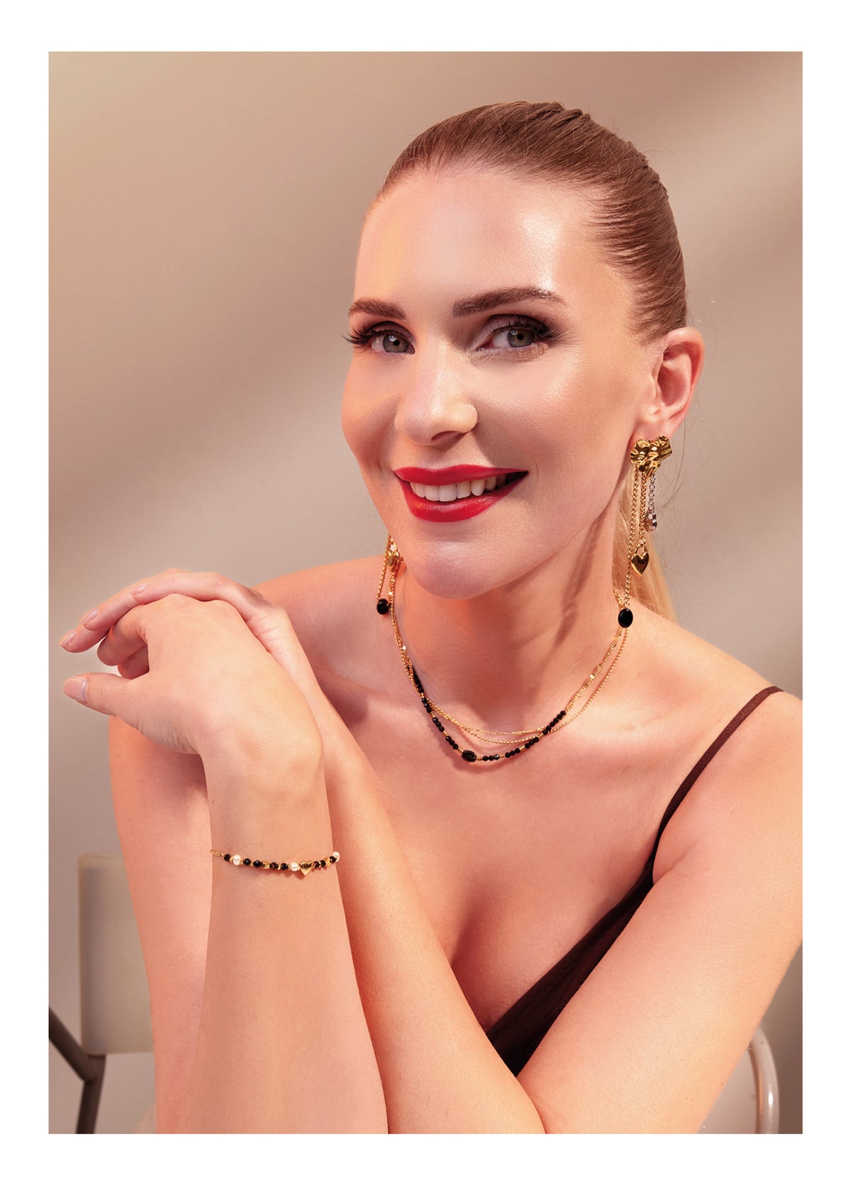 BRACCIALE DORATO CON CRISTALLI E PERLA